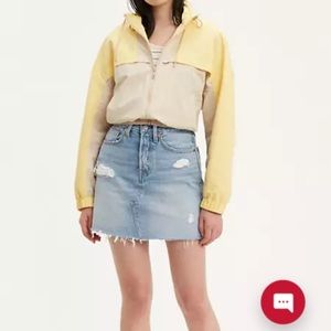 Levi’s High Rise Denim Skirt 26
